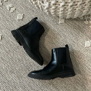 Girls Gap leather booties